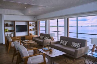 JungleExperiences-LaPerlaAmazonCruise-IndoorLounge 5